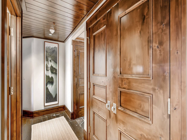 Contemporary Private Three Bedroom Residence In Vail